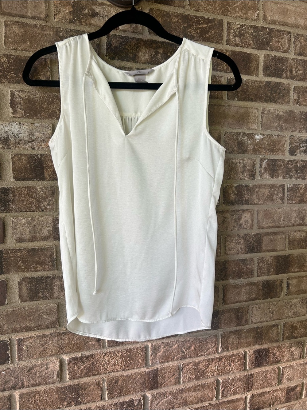 H&M Ivory Sleeveless Blouse XS Split Neck Tie Detail Career Office Minimalist